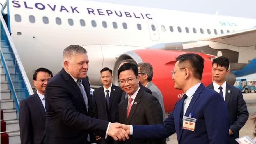 Slovak PM begins official visit to Vietnam